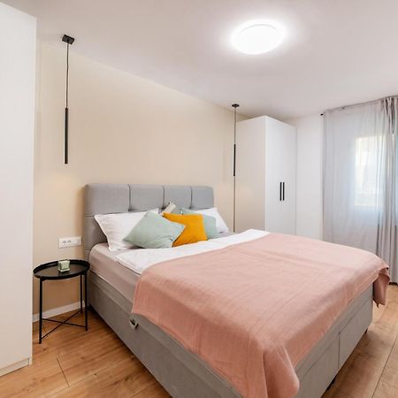 Cro.Lo Modern Retreat Apartment Split Exterior photo