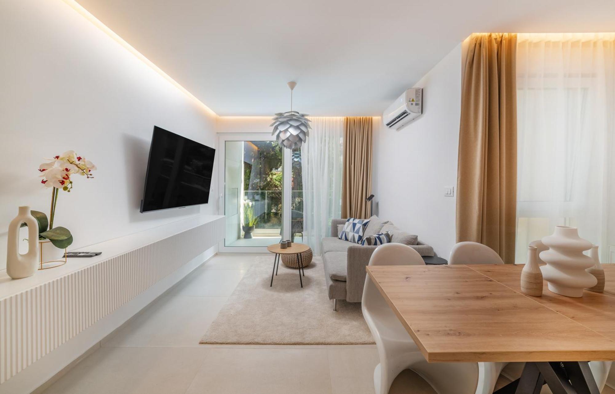 Cro.Lo Modern Retreat Apartment Split Exterior photo