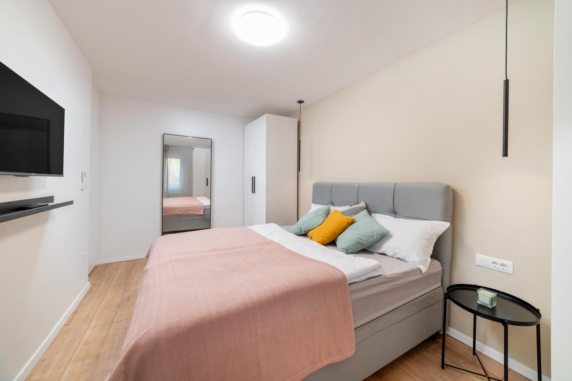 Cro.Lo Modern Retreat Apartment Split Exterior photo